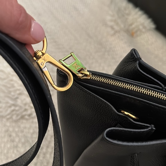 Louis Vuitton LockMeTo Top Handle Tote w Shoulder / Crossbody Strap - Picture 2 of 10